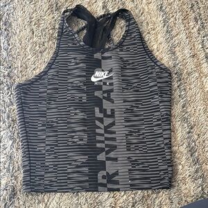 Nike women’s active crop top